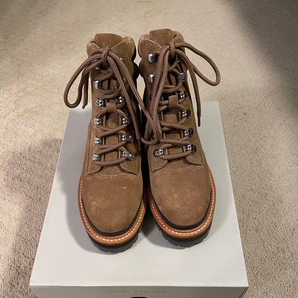 New in Box Marc Fisher LTD Idaran Boots - Size 5M - Medium Natural Suede - Picture 2 of 5